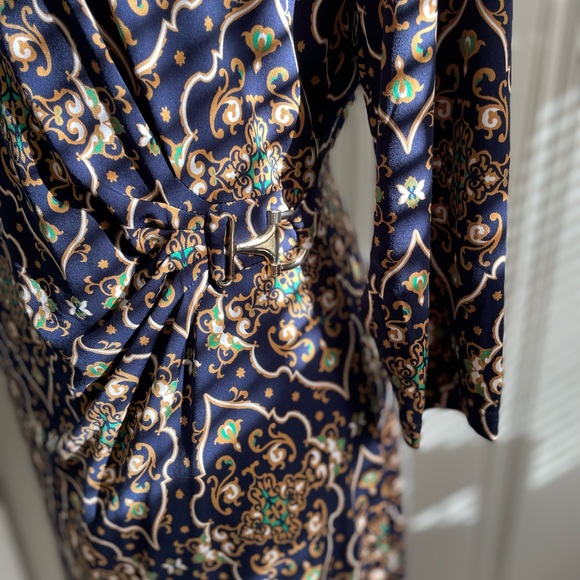 Charter Club Printed Sheath Dress ~ Ruched Side ~ Gold Buckle ~ M ~ Stretch - Picture 2 of 6